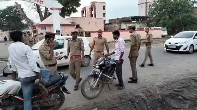 वजीरगंज में उपनिरीक्षक शिव लखन के नेतृत्व में पुलिस ने चलाया दोपहिया वाहन चेकिंग अभियान 3बाइको का काटा ई चलान 