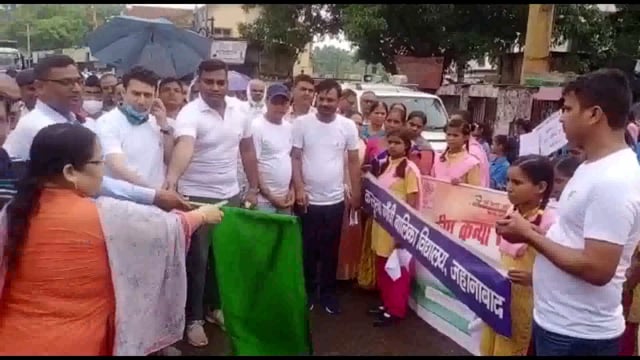 जहानाबाद जिला स्थापना दिवस पर अस्पताल मोड़ से स्वछता को लेकर निकली गई जागरुकता रैली डीएम भी रहे शामिल।