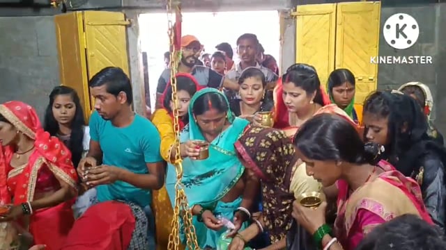 हवेली  सावन के तीसरे सोमवार खड़गपुर का पंच बदन महादेव मंदिर भक्तों का शिवलिंग पर किया जलाभिषेक