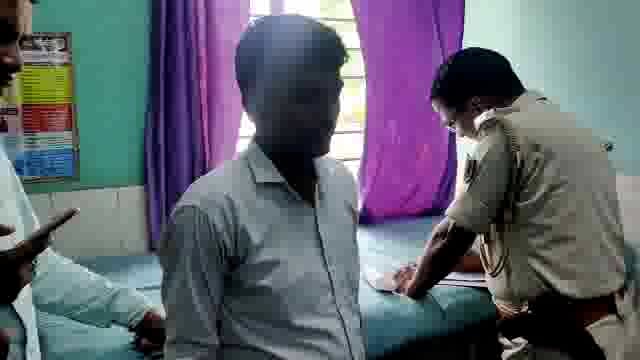 जमीन विवाद में छोटे भाई ने बड़े भाई को चाकू मारकर किया घायल #मारपीट