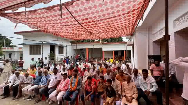 भाजपा सरकार में तेजी से हो रहे विकास कार्य खुनियांव में डुमरियागंज सांसद जगदम्बिका पाल ।