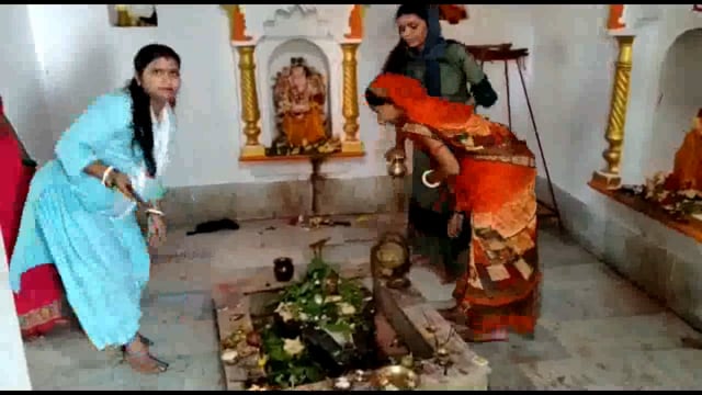 बिंद प्रखंड के विभिन्न शिवालयों में पूजा अर्चना के लिए श्रद्धालुओं की उमड़ी भीड़