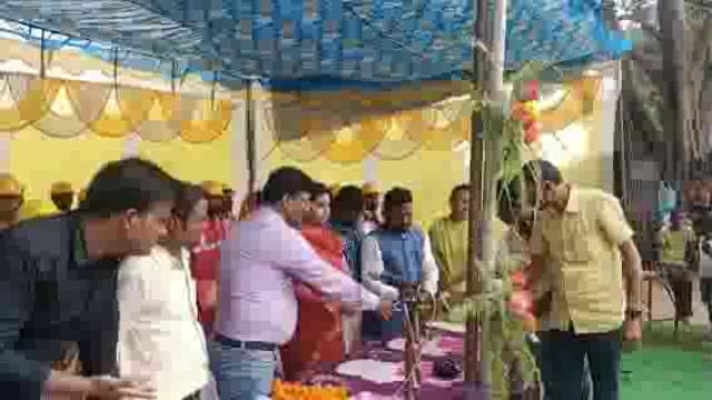 खिरियावा में लोहिया स्वच्छ बिहार अभियान की द्वितीय चरण का मुखिया ने द्वीप प्रज्वलित व फीता काटकर किया गया शुभारंभ 