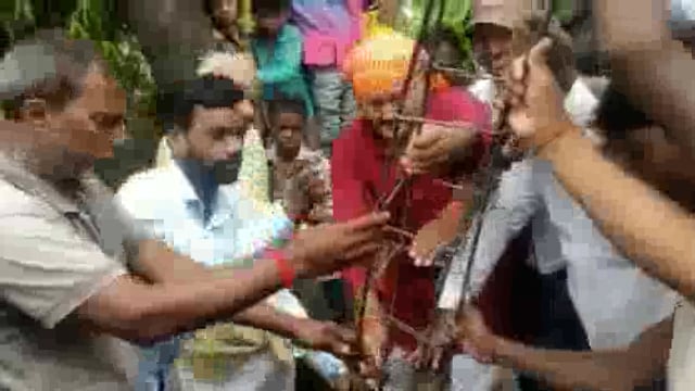 लखनपुर गांव में शिव मंदिर निर्माण को लेकर मुखिया व समाजसेवी ने किया शिल्यानास