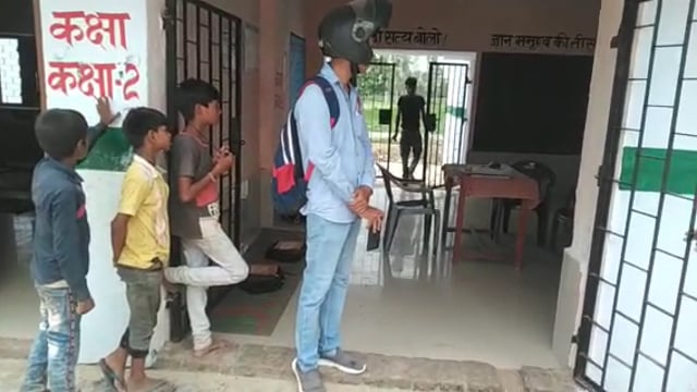 वजीरगंज के अंतर्गत ग्राम पंचायत बड़कुइया प्राथमिक विद्यालय मिर्जापुर में ग्रामीणों की शिकायत नहीं मिल रहा बच्चों को मिड 