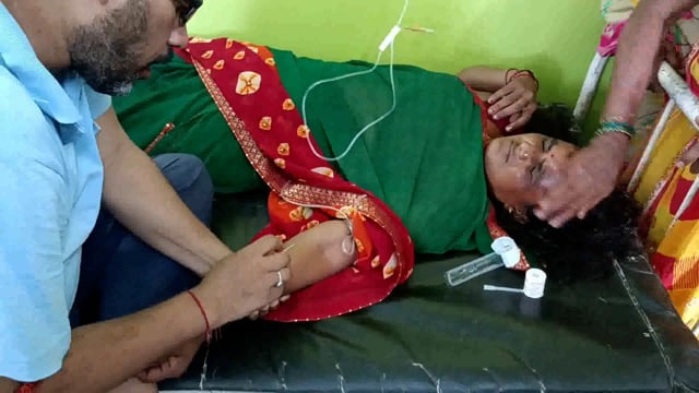 जमालपुर हलिमपुर निवासी रूबी देवी मोटरसाइकिल से गिरकर हुई घायल