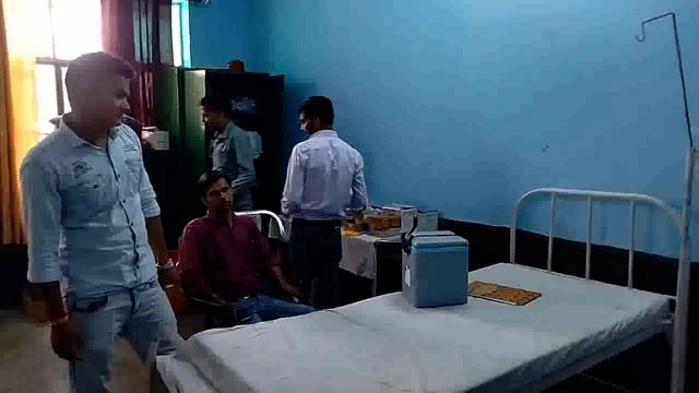 तरबगंज: कैंप लगाकर 30 लोगों को लगाया गया कोराना का टीका