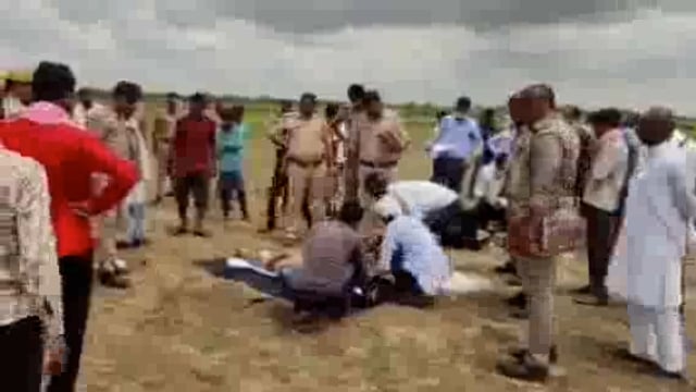 कोंच,संदिग्ध अवस्था में गांव के बाहर खेत में मिला एक व्यक्ति का मिला शव,परिजनो ने लगाया हत्या का आरोप