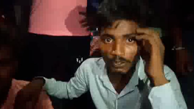 लालगंज कोतवाली क्षेत्र के पलिया बिरसिंहपुर गांव में मोबाइल छीन कर भाग रहे दो चोरों को ग्रामीणों ने पकड़ा।