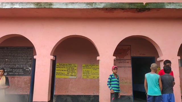 असरगंज प्रखंड पनसाय विद्यालय के बरामदे में मिला भारी संख्या में गिरा हुआ बल्ड,ब्लड पर पैर के निशान, जांच में जुटी पुलिस।