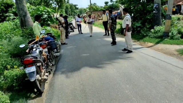 सिमरी बख्तियारपुर थाना क्षेत्र के हुसैनचक चौक के समीप पुलिस ने चलाया वाहन चेकिंग अभियान