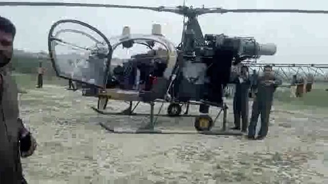 करछना, सेना के हेलीकॉप्टर में तकनीकी खराबी होने के कारण इमरजेंसी लैंडिंग किया गया