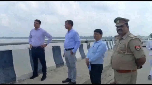 जिला अधिकारी ने बाढ़ प्रभावित क्षेत्रों सहित पुल का किया औचक निरीक्षण देखी व्यवस्था।।