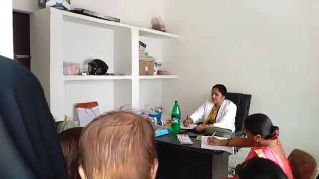 तरबगंज:चंदीपुर उप स्वास्थ्य केंद्र पर शिविर लगाकर बच्चों का किया गया स्वास्थ्य परीक्षण