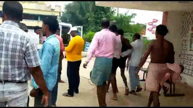 कटहरा गांव में धान रोपनी करने के दौरान एक व्यक्ति को सांप ने काटा प्राथमिक उपचार के बाद भागलपुर रैपर