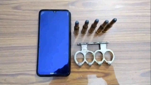 रहुई थाना पुलिस ने 5 जिंदा कारतूस,एक मोबाइल एक मोटरसाइकिल किया जब्त।दो आरोपी गिरफ्तार।