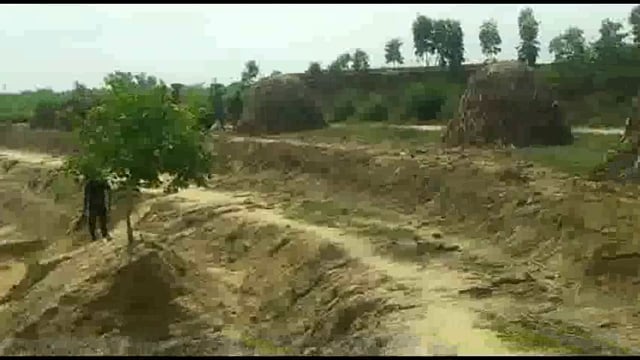 लखीमपुर खीरी (यूपी)विकासखंड मोहम्मदी क्षेत्र के अंतर्गत ग्राम पंचायतों में कराए जा रहे मनरेगा योजना के अंतर्गत कार्यों म