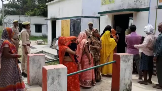 सलोन/रायबरेली-भारी सुरक्षा व्यवस्था के बीच संपन्न हुआ ग्राम सभा मटका मे बीडीसी का उपचुनाव। 