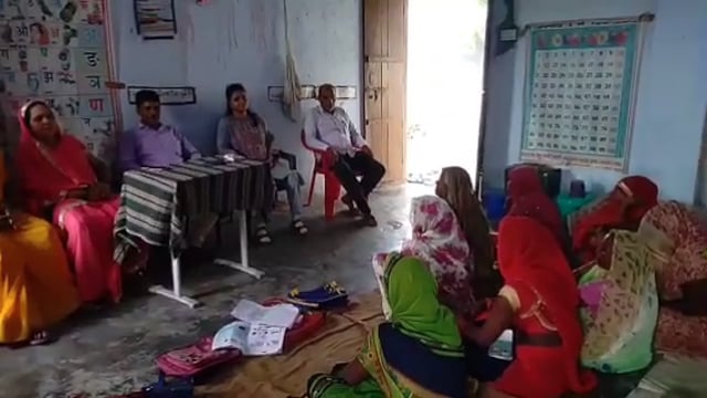 तरबगंज:चंदीपुर में आंगनबाड़ी कार्यकर्ताओं ने की बैठक बताया बच्चों को शिक्षा का महत्व
