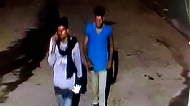 ललितपुर।चोरों की पुलिस को खुली चुनौती रात में जो अज्ञात चोरों ने उड़ाई एक युवक की बाइक, सीसीटीवी में सब तस्वीर कैद