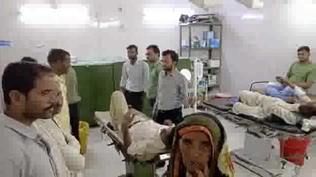 सड़क हादसे में बाइक सवार अधेड़ सहित 3 गम्भीर रूप से घायल