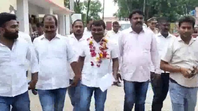 सलोन- क्षेत्र पंचायत सदस्य के उपचुनाव में पर्मेश् पटेल ने अपने निकटतम प्रतिद्वंदी राम कुमार मौर्य को 57 मतो से हराया। 