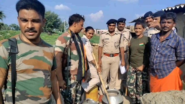 आरपीएफ द्वारा किया गया कुर्की जब्ती।