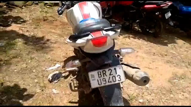 पुलिस ने धज़वा टांड़ में एक मोटर साइकिल समेत 80 लीटर महुआ शराब किया जप्त 