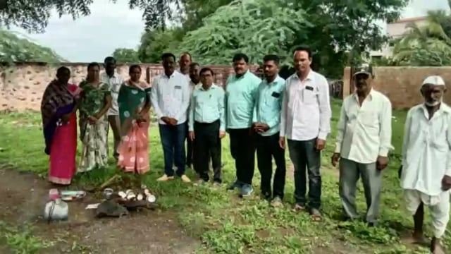 य पा  वाडी येथे माजी जिल्हा परिषद सदस्य अरुण बालटे यांच्या हस्ते मॉडल स्कूलच्या कामाचे उद्घाटन