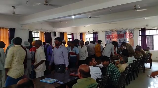 तरबगंज एडीएम की अध्यक्षता में संपूर्ण समाधान दिवस का हुआ आयोजन