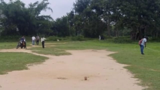 नवाजगढ़ पोखर के समीप एस एफ सी गोदाम निर्माण को लेकर पदाधिकारियों की टीम के द्वारा जमीन का किया गया भौतिक निरीक्षण