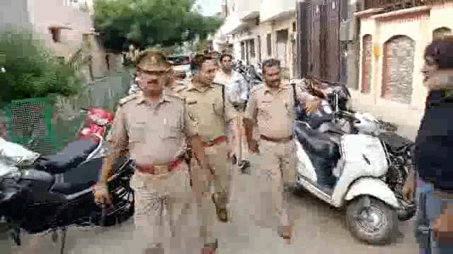 गांधी कॉलोनी में बंदूक की नोक पर वृद्ध दंपत्ति से बदमाशों ने की हजारों की लूट,जेवरात भी लूटे।