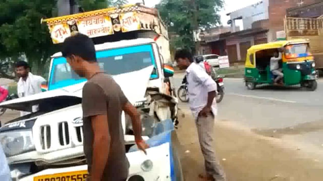 एटा। तेज रफ्तार मैक्स पिकअप ने ट्रैक्टर ट्राली में मारी टक्कर, 16 घायल