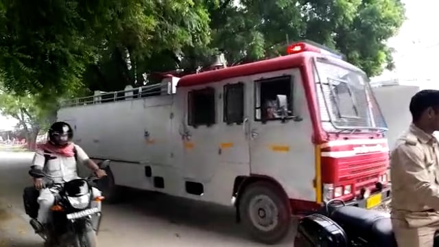 प्रतापगढ़ जिले के बिहार ब्लॉक के कमासिन बाजार में बड़ौदा ग्रामीण बैंक में शॉर्ट सर्किट से लगी आग कागजात जलकर हुआ राख