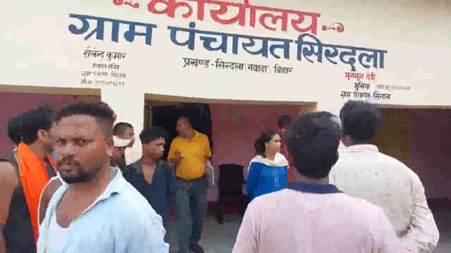 जिला पंचायती राज पदाधिकारी अंशु कुमारी ने सिरदला ग्राम पंचायत कार्यालय में  की निरीक्षण