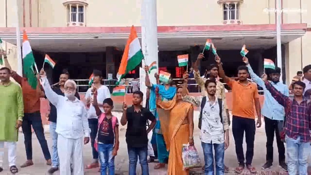 बॉर्डर पर रहने वाले फौजी भाइयों को रक्षाबंधन पर बहनों की राखी का रहता है इंतजार