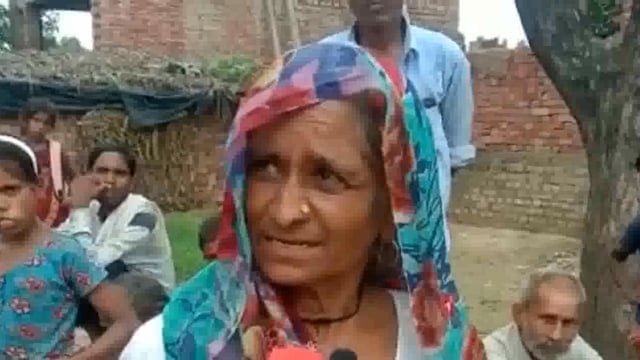 एटा। मारहरा नगर पालिका के गांव नगला मोहन सती में गंदगी और जलभराव दे रहा संक्रामक रोगों को आमंत्रण