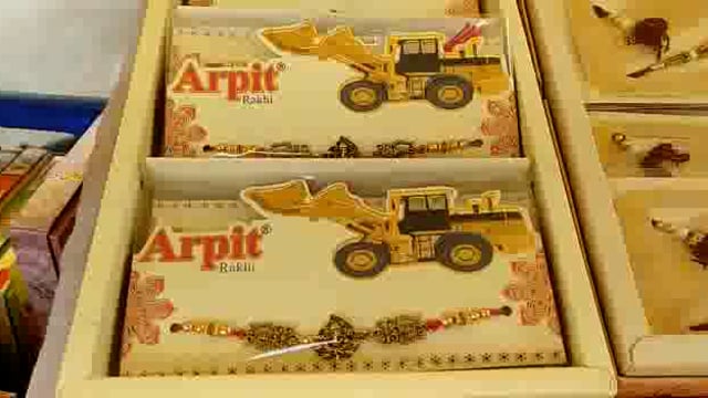 भाईयों की कलाई पर अबकी बार सजेंगे बुलडोजर बाबा, मार्केट में लूट मोदी योगी राखी की