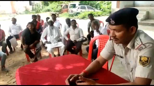 मोहर्रम पर्व को शांतिपूर्ण संपन्न कराने को लेकर सिरदला थाना परिसर में की गई शांति समिति की बैठक