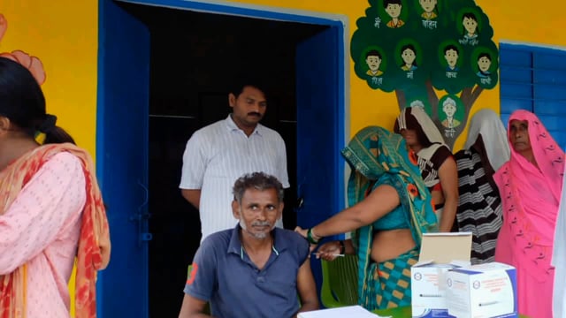 अस्ता ग्राम पंचायत में 60 लोगों को लगाई गई कोरोना की मेगा बूस्टर डोज