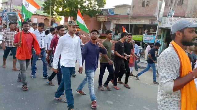 सूरजगढ़ा शिव दुर्गा महावीर मंदिर के प्रांगण से बीजेपी के कार्यकर्ताओं के द्वारा निकाली गई तिरंगा यात्रा