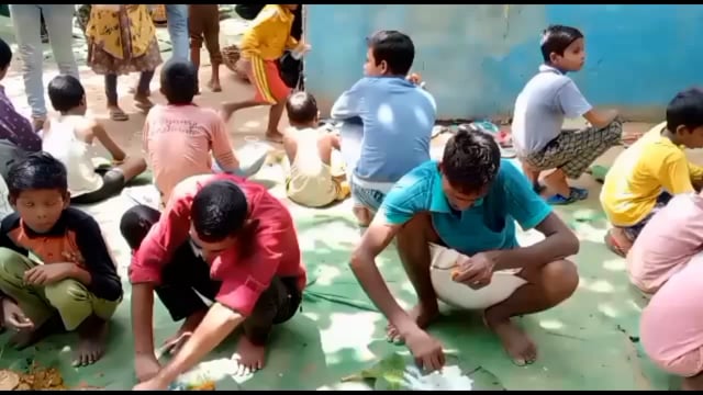 कोथावां में थानेश्वरधाम पर चल रही सातदिवसीयश्री मद्भागवत कथा के समापन पर भंडारे में सैकड़ो भक्तो ने किया प्रसाद ग्रहण