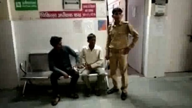 नौहझील थाना क्षेत्र के एक जन सेवा केंद्र पर विवाहिता से सामूहिक दुष्कर्म