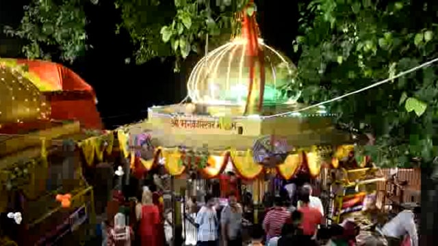 सावन के आखरी सोमवार को मनकामेश्वर मंदिर में भक्तों ने मांगी मन की मुराद