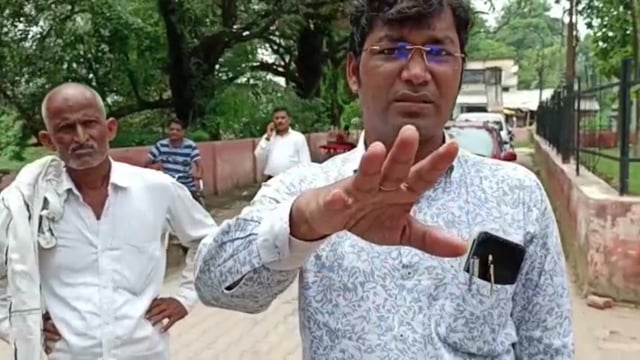 सीएचसी कोरांव में बुखार तक की दवाएं नहीं, कवरेज करने गए पत्रकार के साथ अधीक्षक ने की बदसलूकी कर कहा आने की अनुमति नहीं