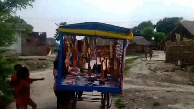 तरबगंज: शहर से लेकर गांव तक चल रही रक्षाबंधन की तैयारी