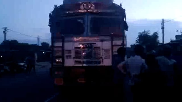 एन एच 80 मेदनी चौकी थाना के समीप ट्रक की चपेट में आ जाने से एक 5 वर्षीय बालक की हुई मौत