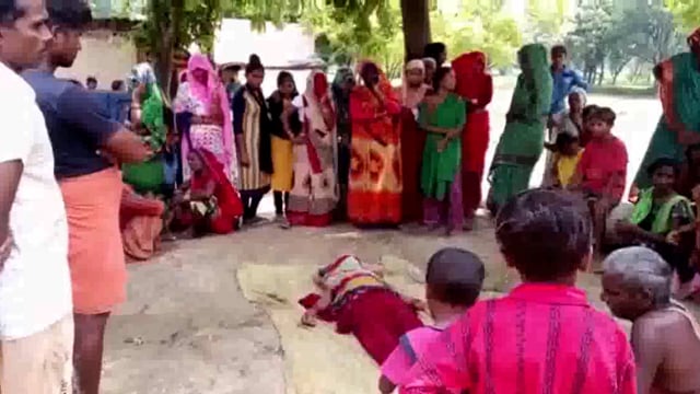 डलमऊ  जहरीले जंतु के काटने से एक महिला की मौत हो गई। मौत की खबर सुनकर परिवार में कोहराम मच गया।
 