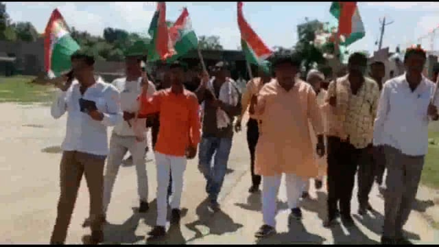 तरबगंज ब्लॉक प्रमुख की अगुवाई में भाजपाइयों ने निकाली तिरंगा यात्रा