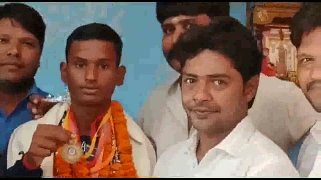 गाँव में छुपी प्रतिभा ने दिखाया जौहर, 
नेपाल में आयोजित 400 मी0 दौड़ प्रतियोगिता में हासिल किया प्रथम स्थान